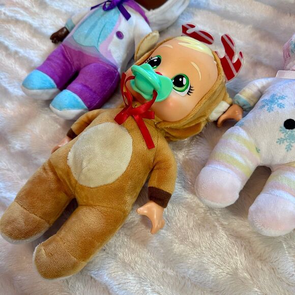 Cry Babies Tiny Cuddles Holly Jolly Edition 3-pack - Picture 3 of 8